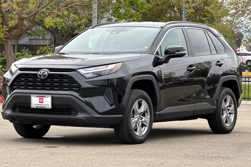 Toyota RAV4 Vehicle Full-screen Gallery Image 09