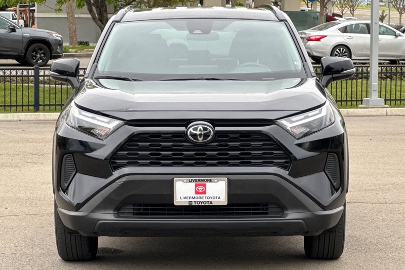 Toyota RAV4 Vehicle Full-screen Gallery Image 10