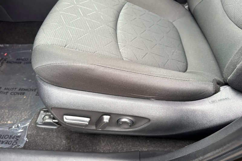 Toyota RAV4 Vehicle Full-screen Gallery Image 14