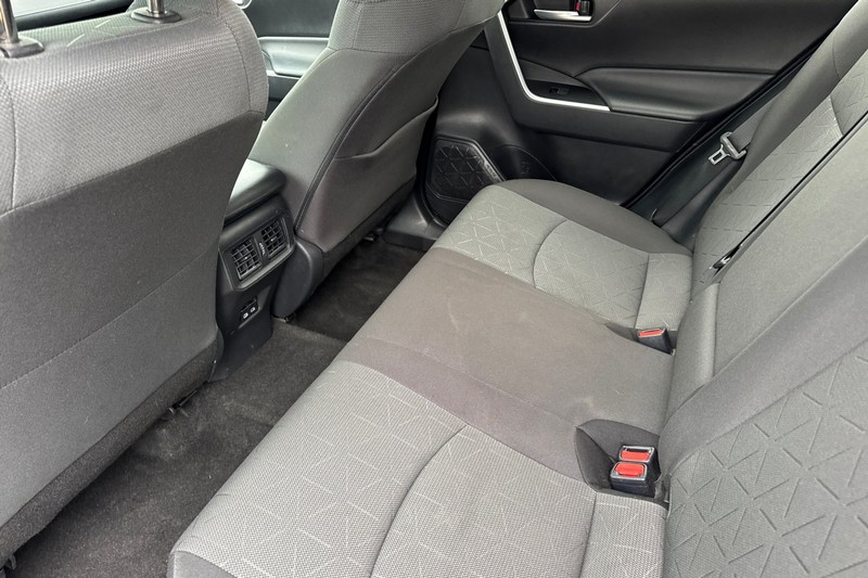 Toyota RAV4 Vehicle Full-screen Gallery Image 15