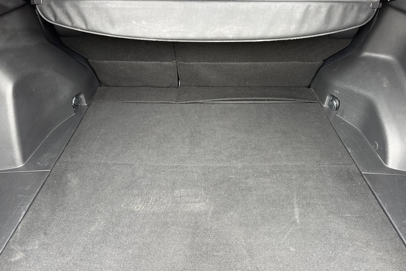 Toyota RAV4 Vehicle Full-screen Gallery Image 18