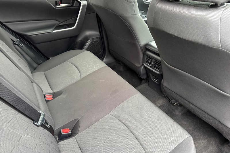 Toyota RAV4 Vehicle Full-screen Gallery Image 19