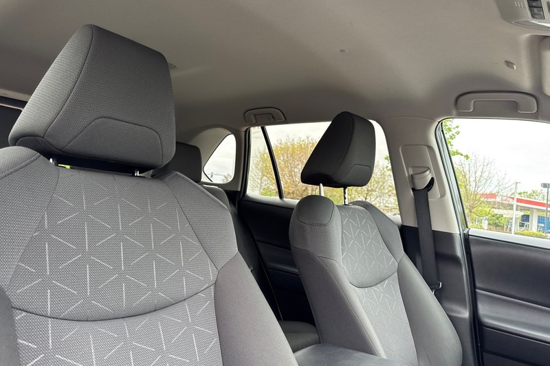 Toyota RAV4 Vehicle Full-screen Gallery Image 21