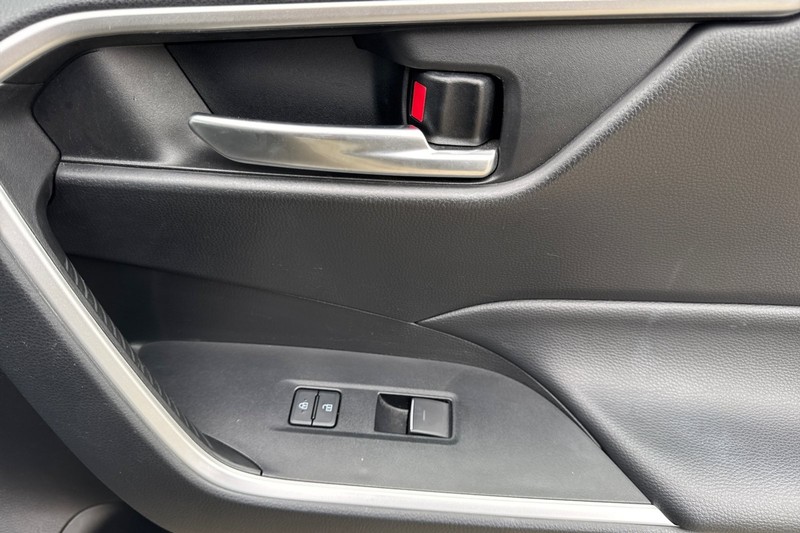 Toyota RAV4 Vehicle Full-screen Gallery Image 22