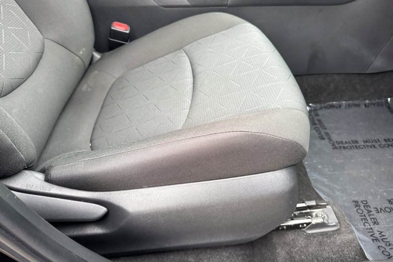 Toyota RAV4 Vehicle Full-screen Gallery Image 24