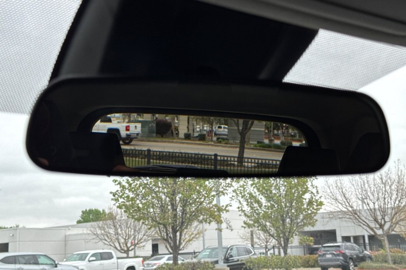 Toyota RAV4 Vehicle Full-screen Gallery Image 26
