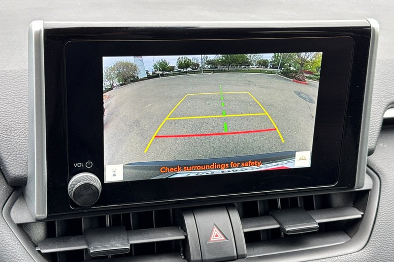 Toyota RAV4 Vehicle Full-screen Gallery Image 28