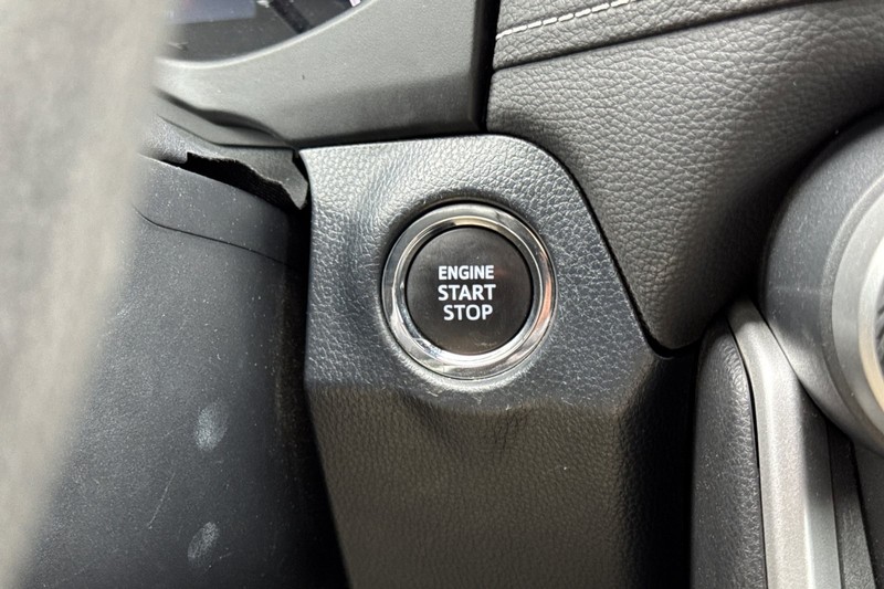 Toyota RAV4 Vehicle Full-screen Gallery Image 35