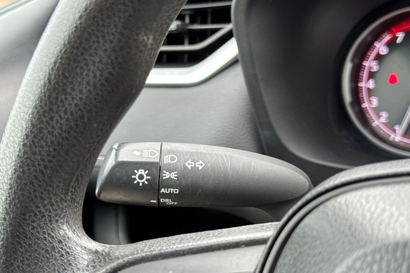 Toyota RAV4 Vehicle Full-screen Gallery Image 38
