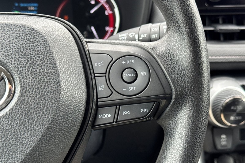 Toyota RAV4 Vehicle Full-screen Gallery Image 39