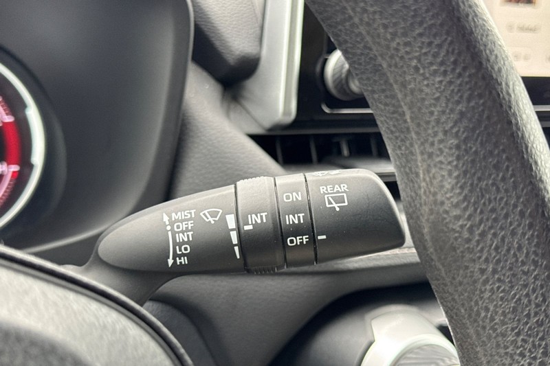Toyota RAV4 Vehicle Full-screen Gallery Image 40
