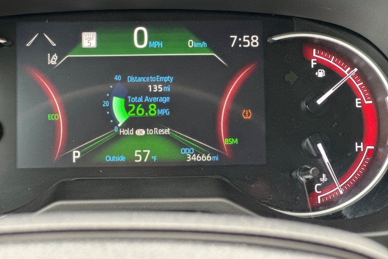 Toyota RAV4 Vehicle Full-screen Gallery Image 42