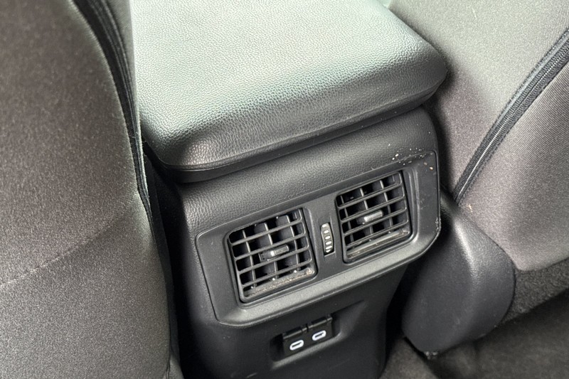 Toyota RAV4 Vehicle Full-screen Gallery Image 44