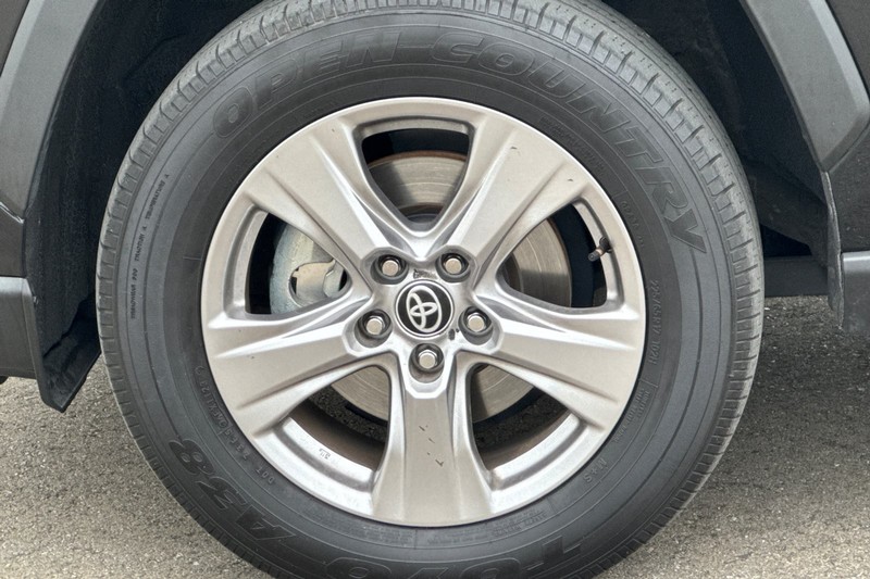 Toyota RAV4 Vehicle Full-screen Gallery Image 46
