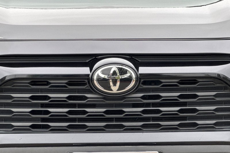 Toyota RAV4 Vehicle Full-screen Gallery Image 48