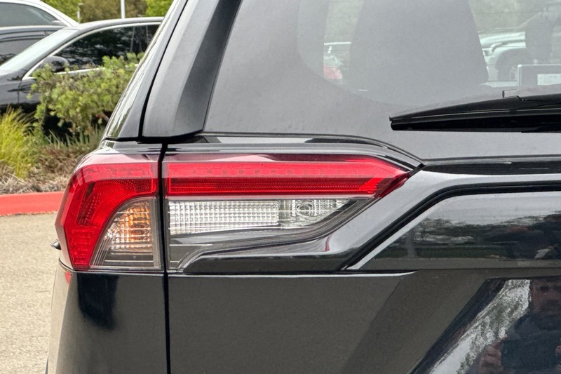 Toyota RAV4 Vehicle Full-screen Gallery Image 49