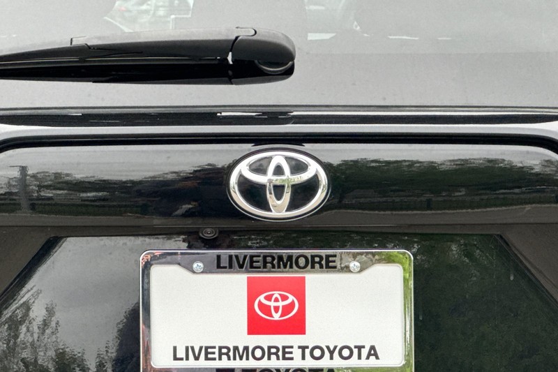 Toyota RAV4 Vehicle Full-screen Gallery Image 50