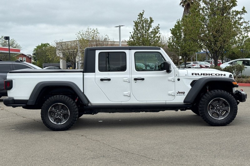 Jeep Gladiator Vehicle Full-screen Gallery Image 03