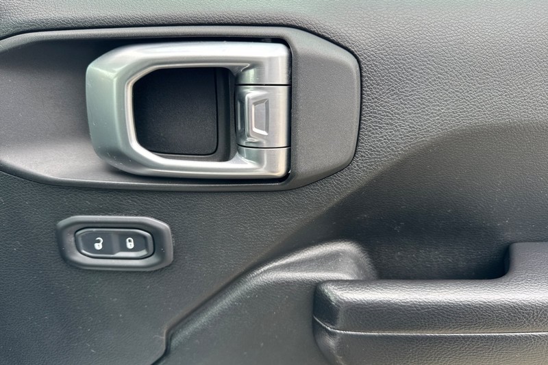 Jeep Gladiator Vehicle Full-screen Gallery Image 20