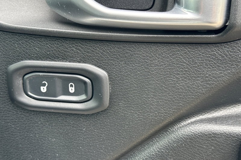 Jeep Gladiator Vehicle Full-screen Gallery Image 21