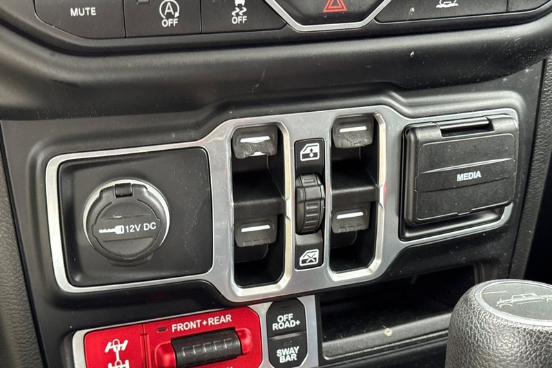 Jeep Gladiator Vehicle Full-screen Gallery Image 30