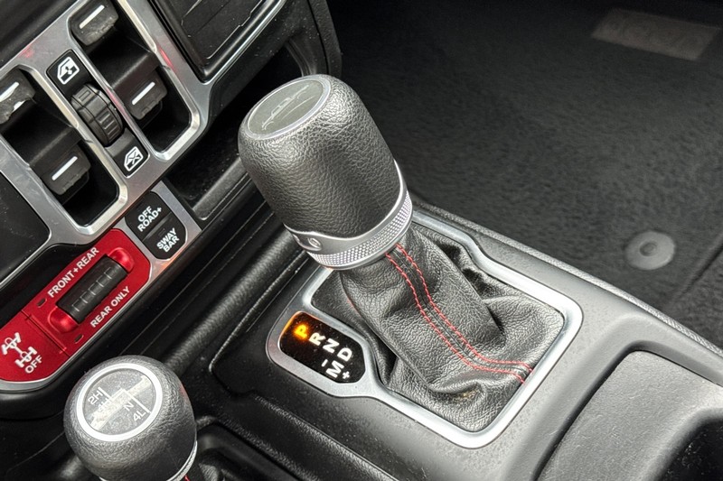 Jeep Gladiator Vehicle Full-screen Gallery Image 32