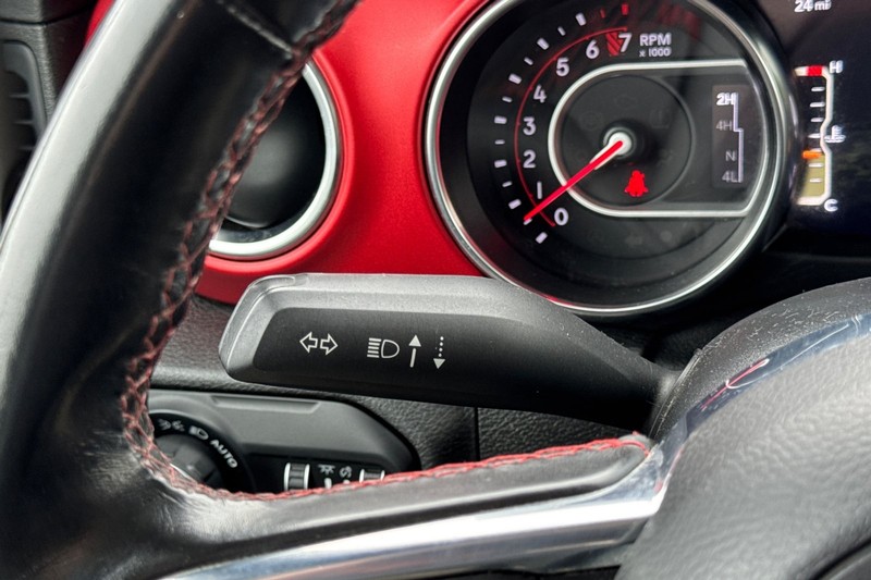 Jeep Gladiator Vehicle Full-screen Gallery Image 36