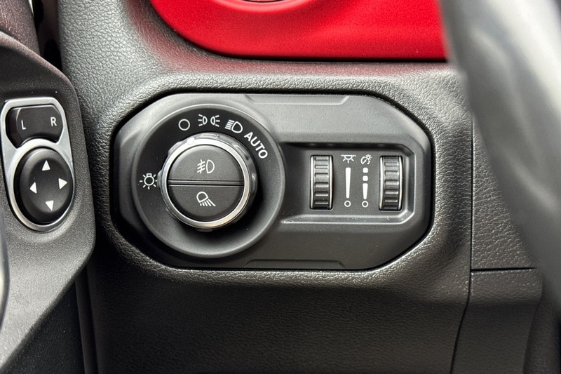 Jeep Gladiator Vehicle Full-screen Gallery Image 41