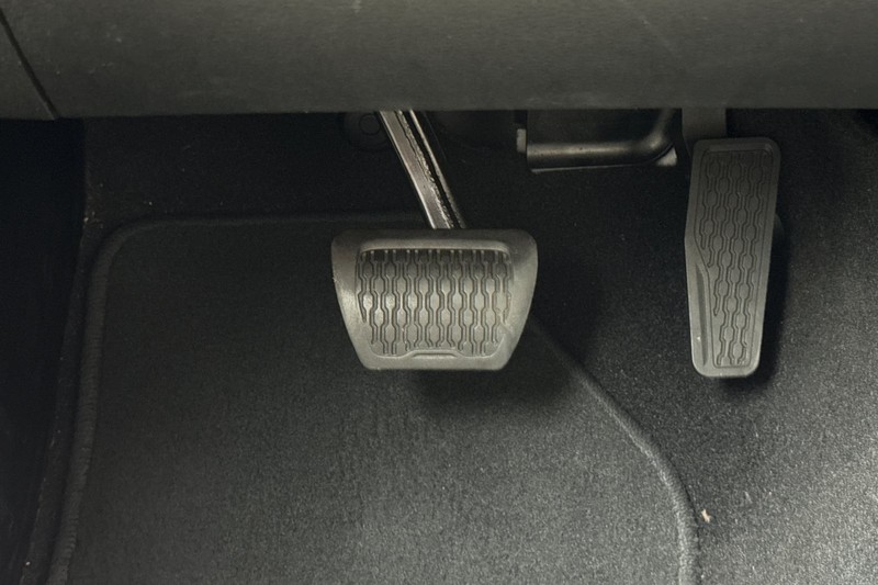 Jeep Gladiator Vehicle Full-screen Gallery Image 43