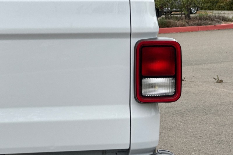 Jeep Gladiator Vehicle Full-screen Gallery Image 49