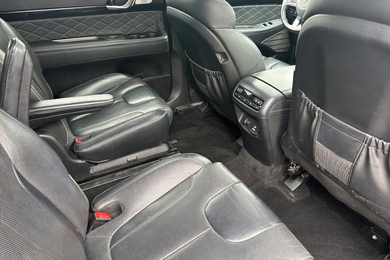 Hyundai Palisade Vehicle Full-screen Gallery Image 18
