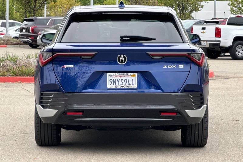 Acura ZDX Vehicle Full-screen Gallery Image 05
