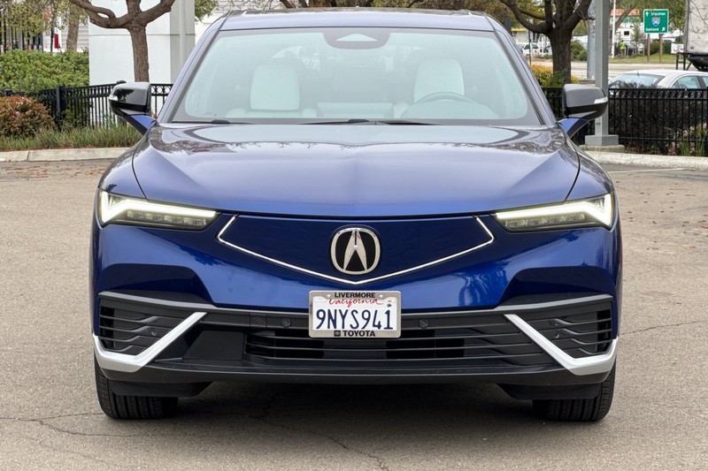Acura ZDX Vehicle Full-screen Gallery Image 09