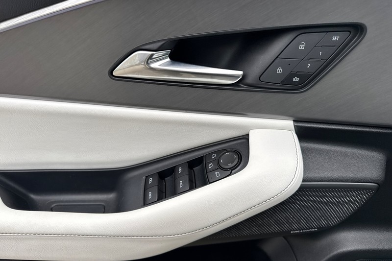 Acura ZDX Vehicle Full-screen Gallery Image 11