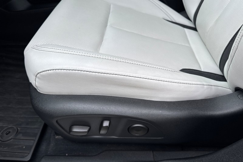 Acura ZDX Vehicle Full-screen Gallery Image 13