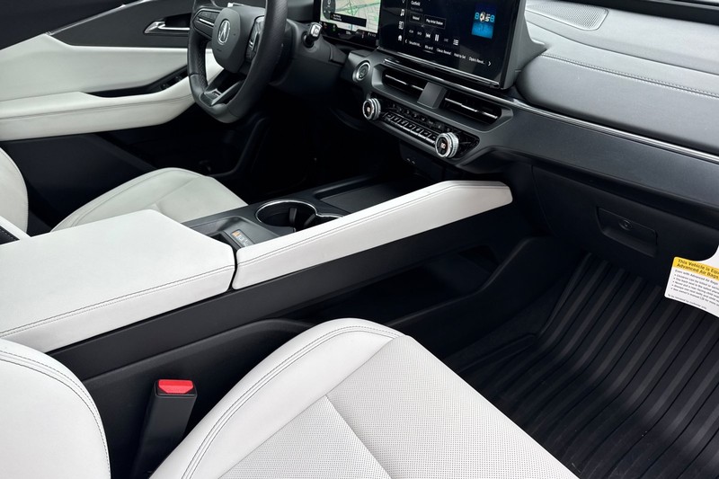 Acura ZDX Vehicle Full-screen Gallery Image 19