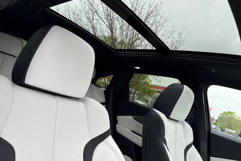 Acura ZDX Vehicle Full-screen Gallery Image 20
