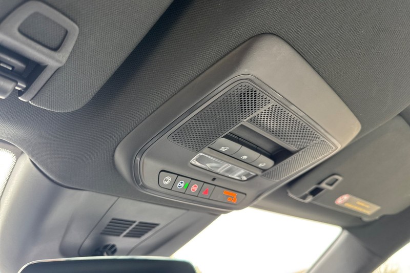 Acura ZDX Vehicle Full-screen Gallery Image 24