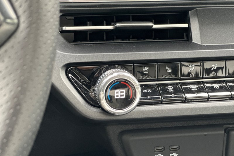 Acura ZDX Vehicle Full-screen Gallery Image 29
