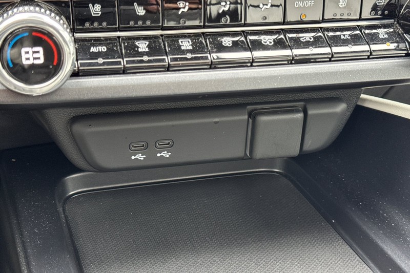 Acura ZDX Vehicle Full-screen Gallery Image 31