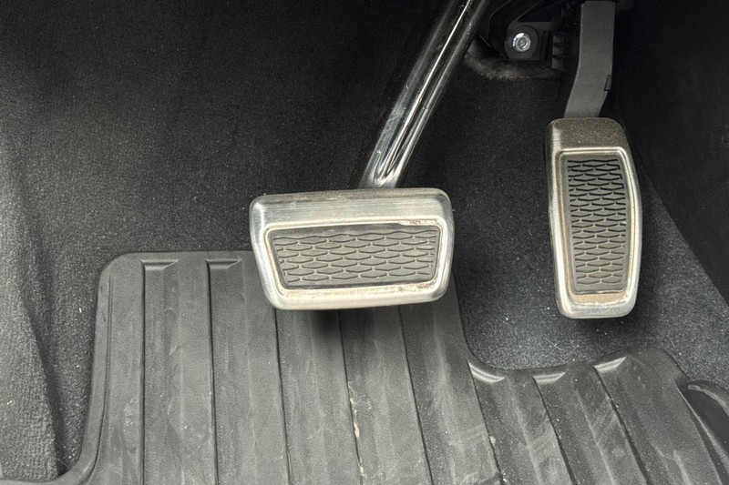 Acura ZDX Vehicle Full-screen Gallery Image 45