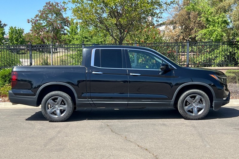 Honda Ridgeline Vehicle Full-screen Gallery Image 03