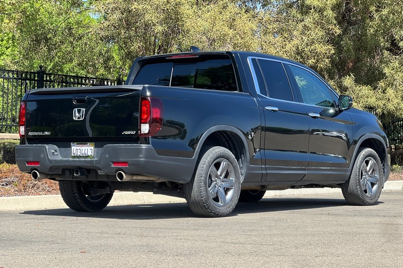 Honda Ridgeline Vehicle Full-screen Gallery Image 04