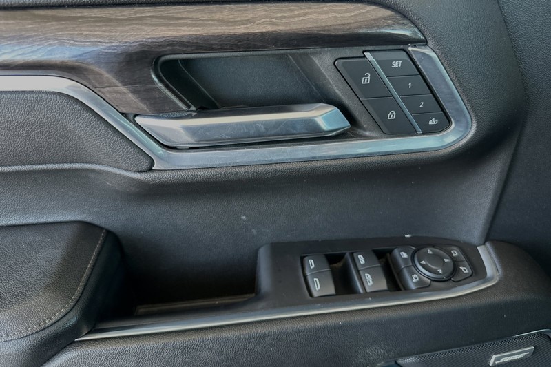 Chevrolet Silverado 1500 Vehicle Full-screen Gallery Image 11