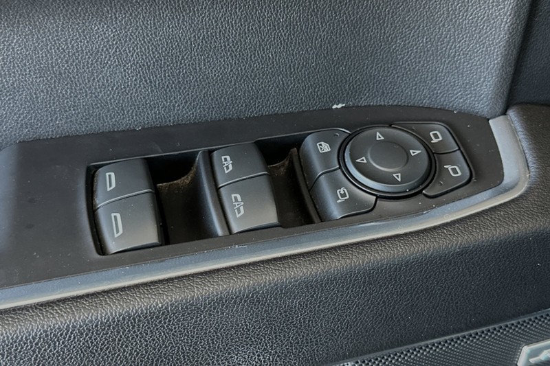 Chevrolet Silverado 1500 Vehicle Full-screen Gallery Image 12
