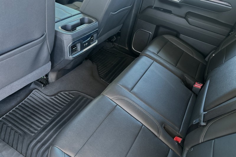 Chevrolet Silverado 1500 Vehicle Full-screen Gallery Image 14