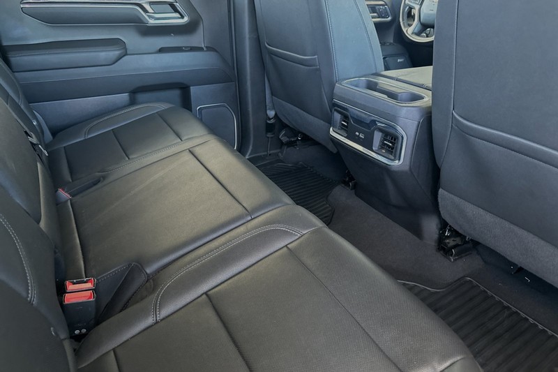 Chevrolet Silverado 1500 Vehicle Full-screen Gallery Image 18