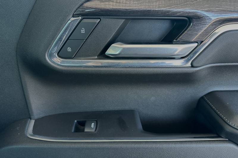 Chevrolet Silverado 1500 Vehicle Full-screen Gallery Image 21