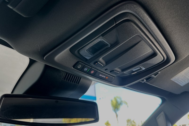 Chevrolet Silverado 1500 Vehicle Full-screen Gallery Image 24