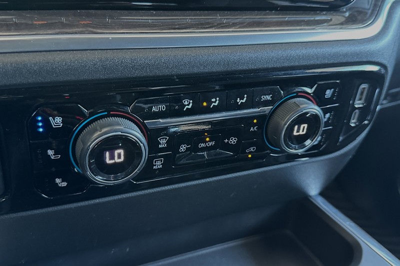 Chevrolet Silverado 1500 Vehicle Full-screen Gallery Image 28